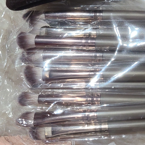 Makeup Brushes Bundle for Sale - Picture 3 of 5